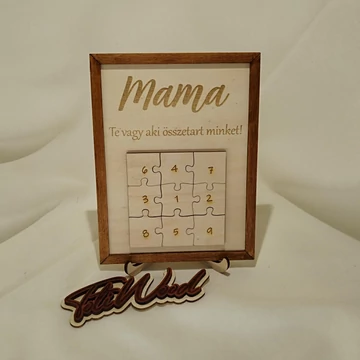 „Mama” aki összetart minket