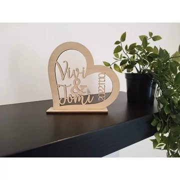 Páros álló szív dátummal